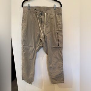 Men's Vuori Ripstop Hiking Pants in Putty color